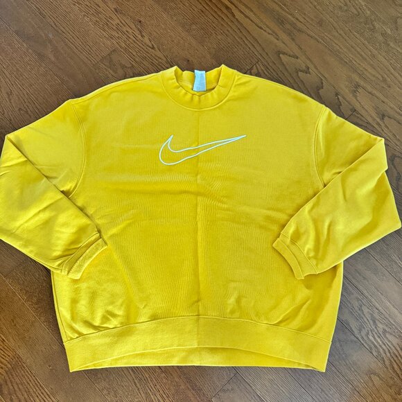 Nike Women's Graphic Crewneck Medium Sweatshirt DQ5542 - 752 - Picture 1 of 7